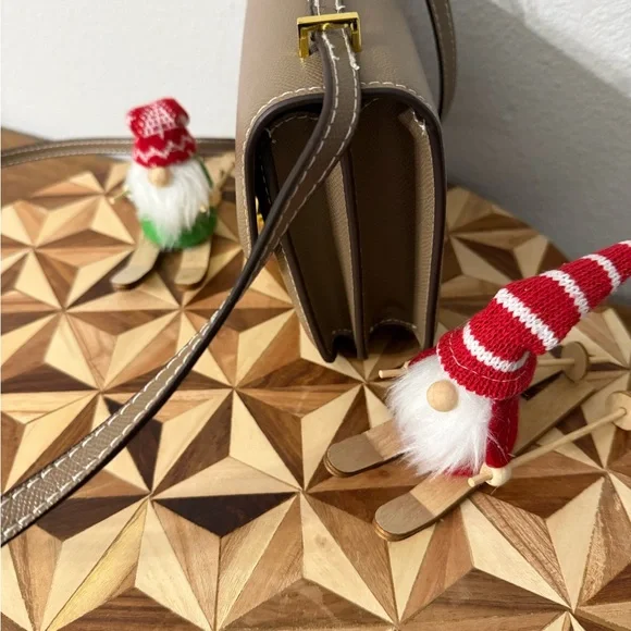 Hermes Tan Crossbody Bag with Gold Detail - Picture 2 of 8